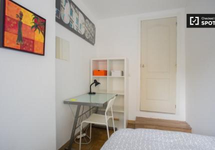 Se alquila habitación en piso compartido en Ciutat Jardí, Valencia.