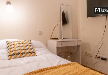 Se alquila habitación en residencia en Justicia, Madrid