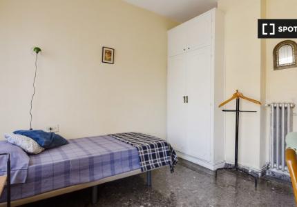 Dormitorio de estudiantes en piso compartido de estudiantes de 6 habitaciones en Murcia.