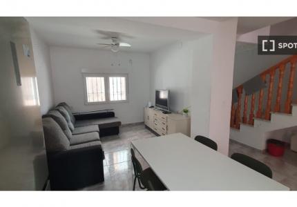 Habitación en piso compartido de 4 habitaciones en Zaidín-Vergeles, Granada.