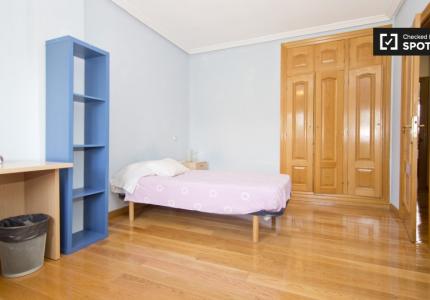 Habitación en piso compartido de 12 habitaciones en Villaviciosa