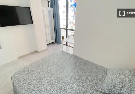 Habitación en piso compartido en alquiler en La Palmilla, Sevilla.