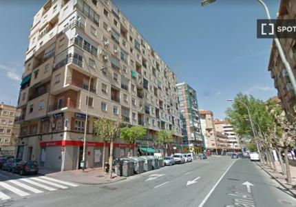 Piso de 4 dormitorios en alquiler en Murcia.