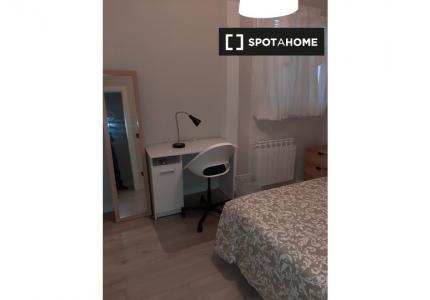 Habitación en piso compartido de 4 habitaciones, Zaragoza en alquiler