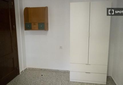 Se alquila habitación en piso compartido en Córdoba