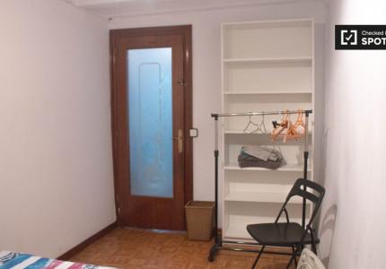 Habitación en piso compartido de 5 habitaciones en El Raval, Barcelona