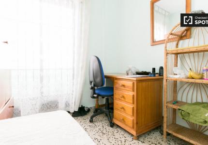 Acogedora habitación en apartamento de 3 dormitorios en Albaicín, Granada
