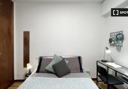 Se alquila habitación en Cuatro Caminos, Madrid