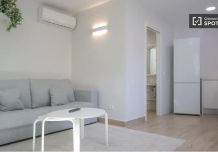 Piso de 1 dormitorio en alquiler en Valdeacederas, Madrid