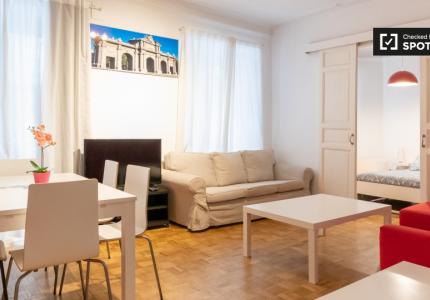 Apartamento de 2 dormitorios en alquiler en Cortes, Madrid