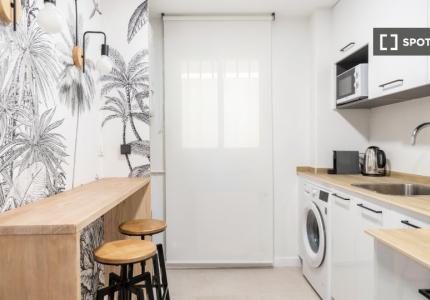 Apartamento de 3 dormitorios en alquiler en Embajadores, Madrid