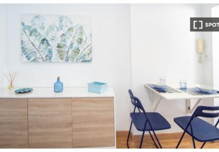 Se alquila estudio en San Francisco-Mina, Cádiz.