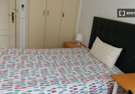 Habitación en piso compartido en Almagro, Madrid.