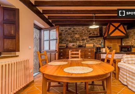 Se alquila piso de 2 habitaciones en Potes.