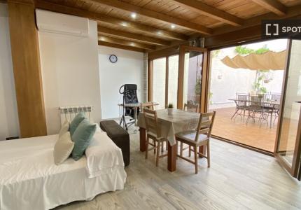 Estudio en alquiler en Cuatro Caminos, Madrid.