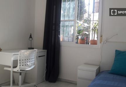 Alquiler de habitaciones en casa de 3 dormitorios en Málaga