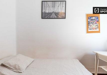 Acogedora habitación en alquiler en L'Amistat, Valencia.