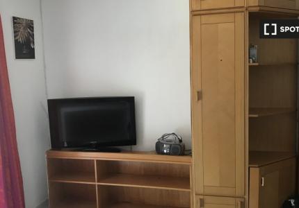 Habitación en piso compartido en madrid.