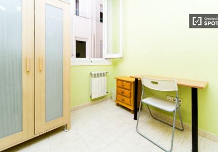 Habitación enorme en un apartamento de 5 dormitorios en Chueca, Madrid
