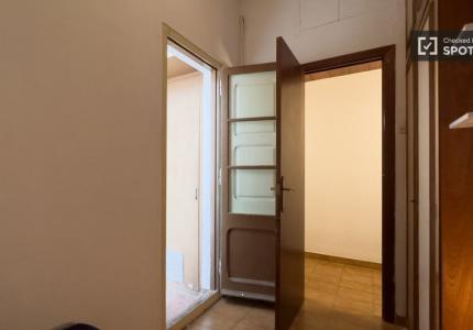 Habitación en piso de 3 habitaciones en El Camp de l'Arpa del Clot, BCN