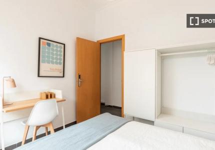 Se alquila habitación en apartamento de 7 dormitorios en L'Eixample, Valencia