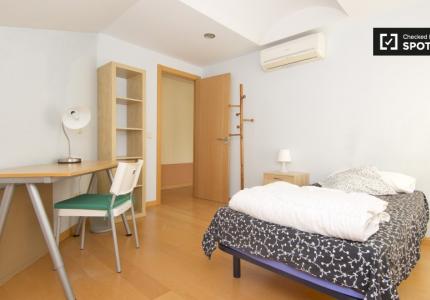 Habitación en piso compartido de 12 habitaciones en Villaviciosa