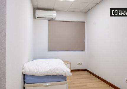 Habitación en piso compartido de 8 habitaciones, Alcalá de Henares