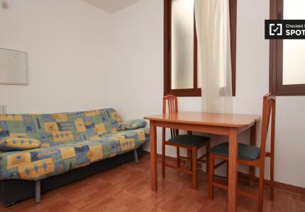Apartamento de 2 dormitorios en alquiler en Granada Centro