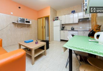 Cómoda habitación en apartamento de 5 dormitorios en Chueca, Madrid