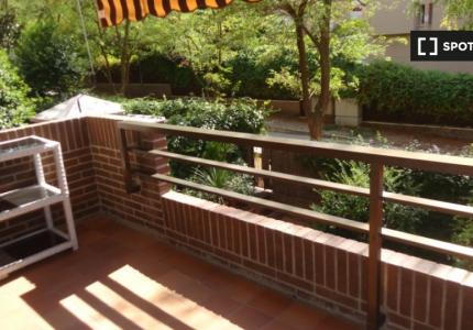 Habitación en piso compartido en pozuelo de alarcón.