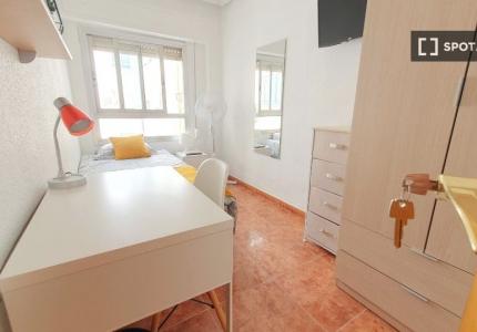 Habitación en piso compartido de 5 habitaciones, Aiora, Valencia.