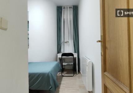Habitación en piso compartido en Alcalá de Henares.