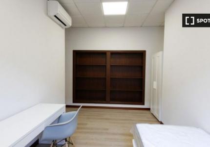 Habitación en piso compartido de 8 habitaciones, Alcalá de Henares