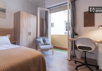 Se alquila habitación en piso de 5 dormitorios en Goya, Madrid