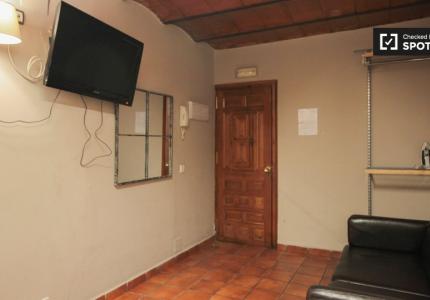 Pintoresco estudio en alquiler en El Raval, Barcelona.