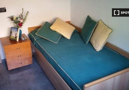 Habitación soleada en casa de 6 dormitorios en Sant Cugat del Vallès