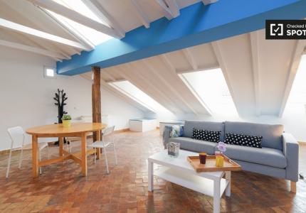 Amplio apartamento de 1 dormitorio en alquiler en Malasaña, Madrid