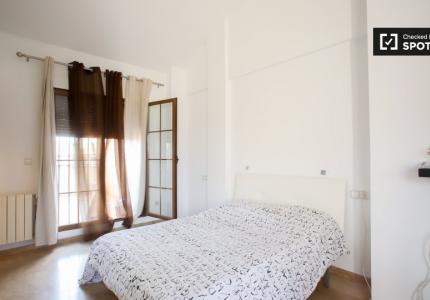 Habitación en apartamento de 3 dormitorios en Campanar, Valencia.