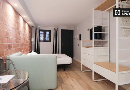 Estudio en alquiler en El Raval, Barcelona.