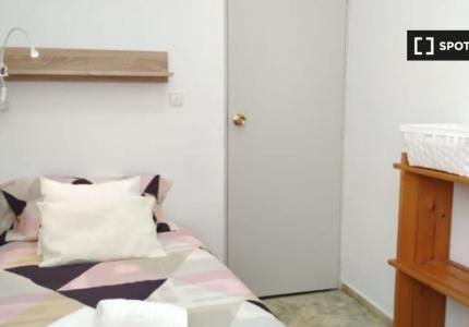 Se alquila habitación en piso compartido de 4 habitaciones, Casería de Montijo.