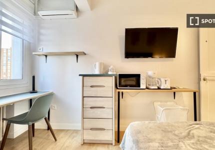 Habitación en piso compartido en madrid.
