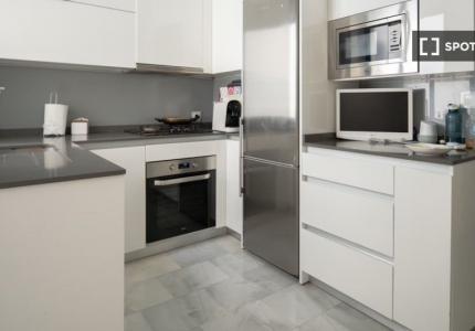 Se alquila habitación en apartamento de 4 habitaciones en La Fama, Murica