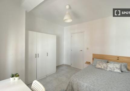 Habitación en piso compartido en alquiler en La Palmilla, Sevilla.