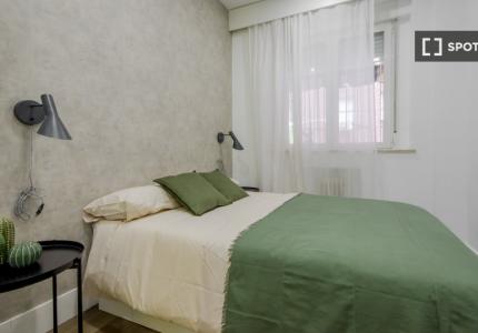Se alquila habitación en apartamento de 9 dormitorios en Chamberí, Madrid