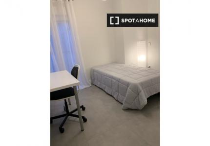Alquiler de habitaciones en apartamento de 5 dormitorios en Justicia, Madrid