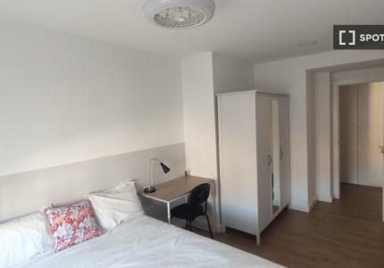 Habitación en piso compartido en alquiler en Alcalá de Henares, Madrid.