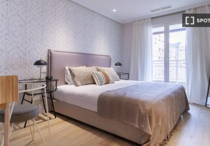 Apartamento de 3 dormitorios en alquiler en Nueva España, Madrid