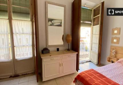 Habitación en piso de 4 habitaciones en alquiler en el Centro Histórico de Málaga