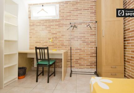 Habitación en piso compartido de 12 habitaciones en Villaviciosa