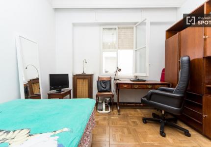 Habitación en piso compartido de 5 habitaciones en Castellana, Madrid.